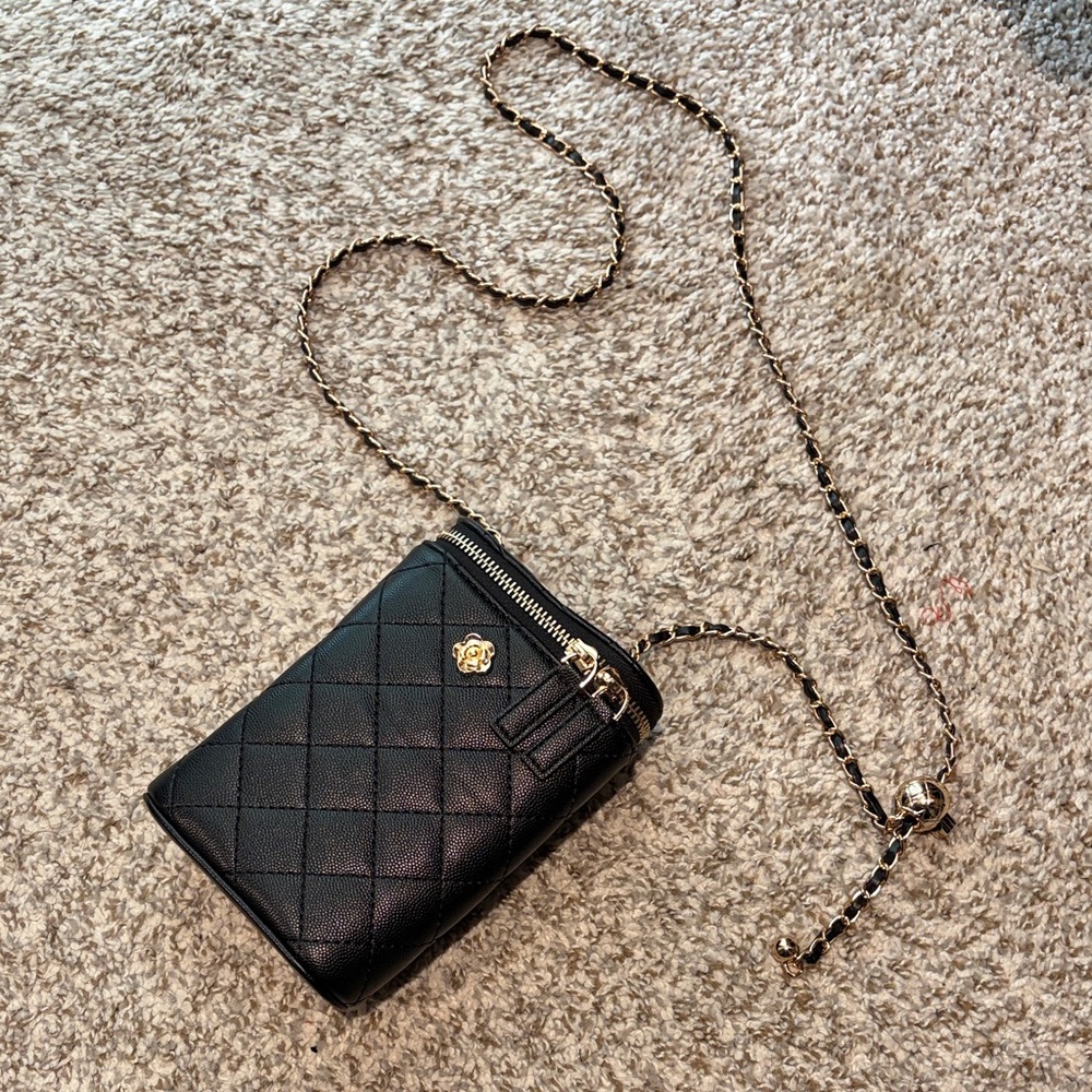 Elegant Black Quilted Crossbody Bag